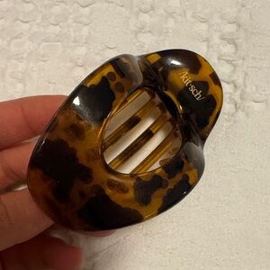 Kitsch Tortoise Pattern Hair Claw Clip - Brown & Black